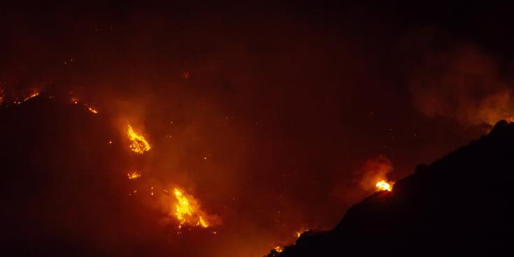 Καταστροφικές πυρκαγιές στον Λίβανο, ένας πυροσβέστης νεκρός